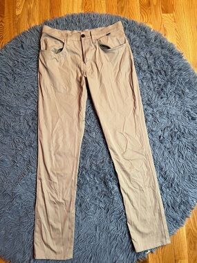Travis Mathew Men's Beige Chino Pants Size 30
